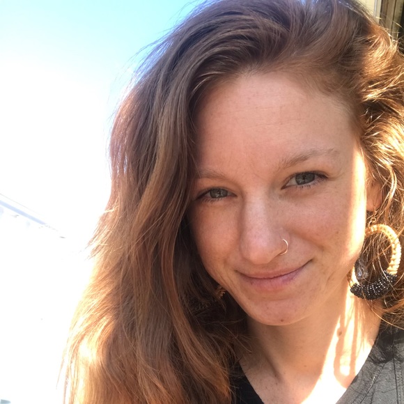 Meet your Posher, Jenna - Picture 1 of 2